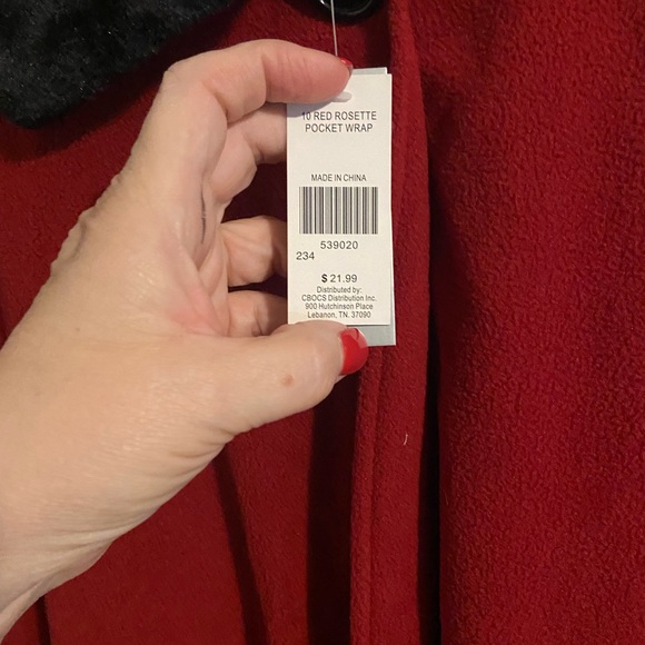 Moda Red Cape with Black Faux Fur Collar - Picture 4 of 5